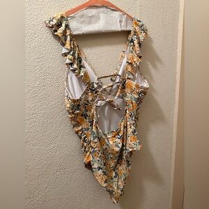 CUPSHE Bathing Suit Women’s Size XXL Ruffled Orange Floral Print V Neck Lace Up